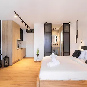 https://kentro-luxury-suites.hotelschalkidiki.net