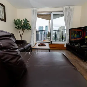 https://two-bed-apartment-near-canary-wharf.brighton-hotels-england.com